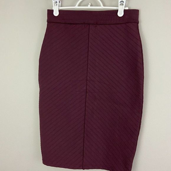NWT YA YA & CO. Red Zip Up Pencil Skirt - Picture 4 of 7